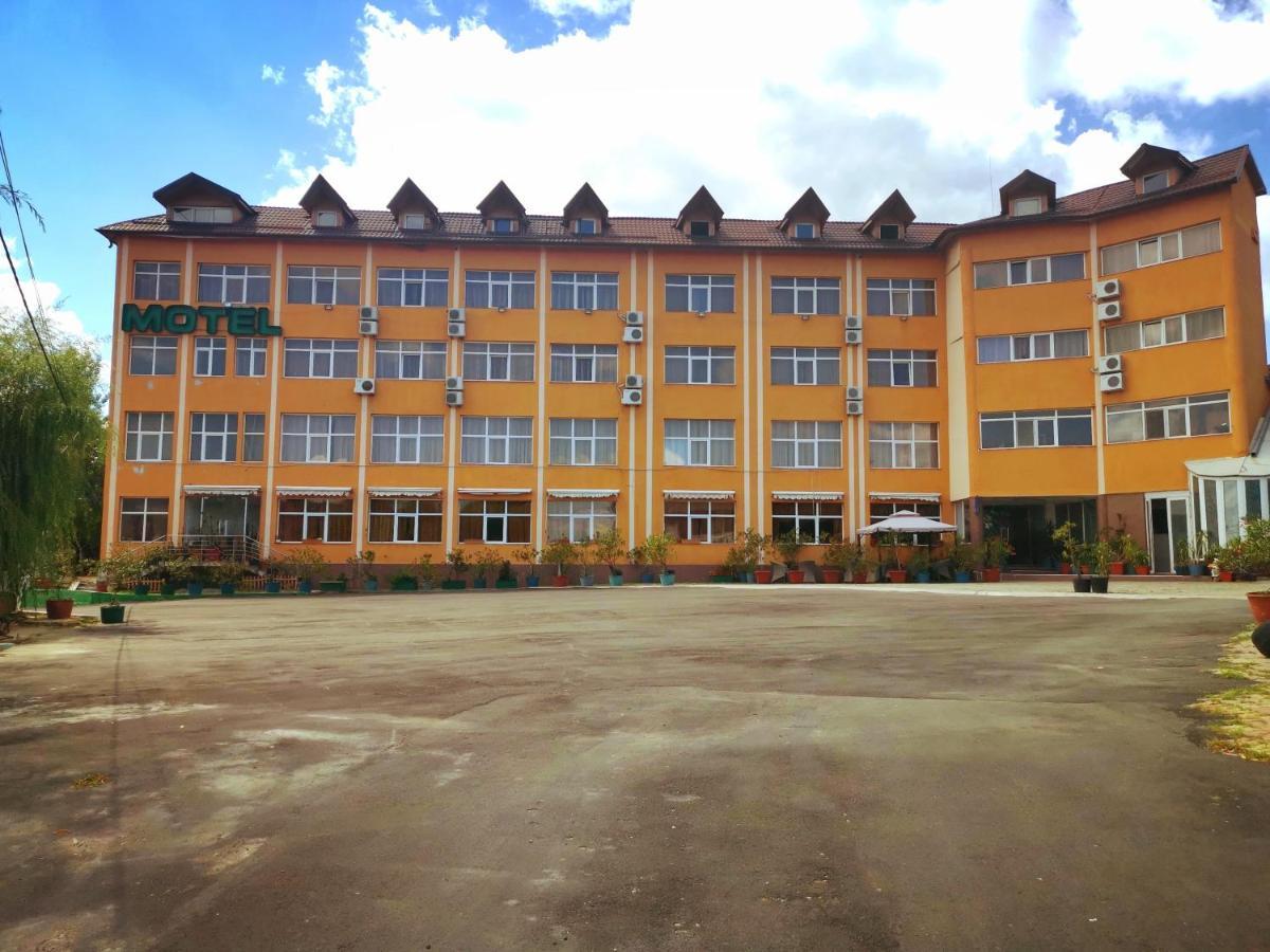 Hotel Dinastia Pitesti Exterior photo