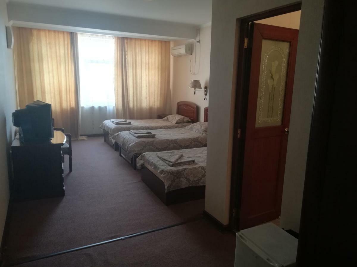 Hotel Dinastia Pitesti Exterior photo