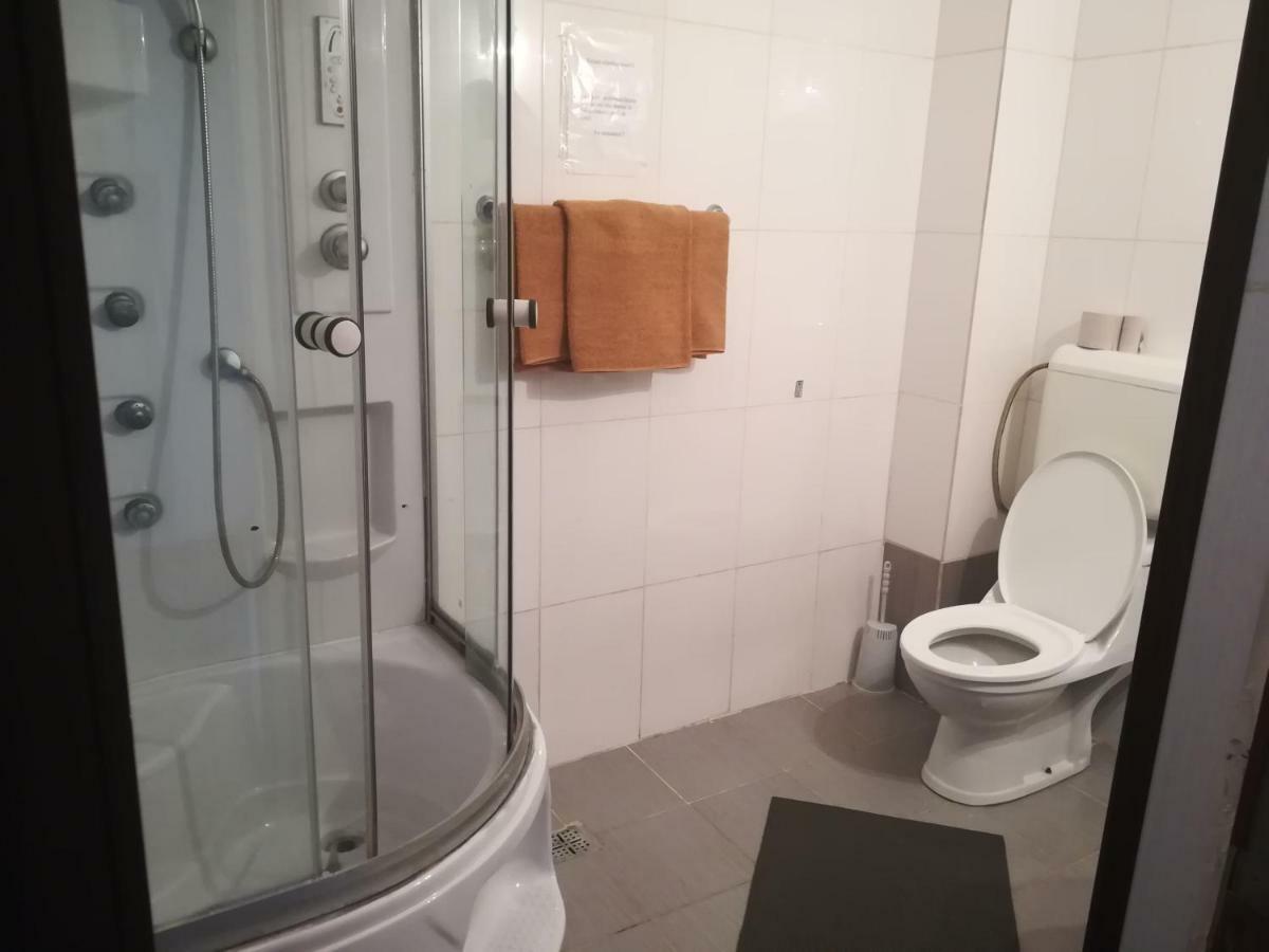 Hotel Dinastia Pitesti Exterior photo
